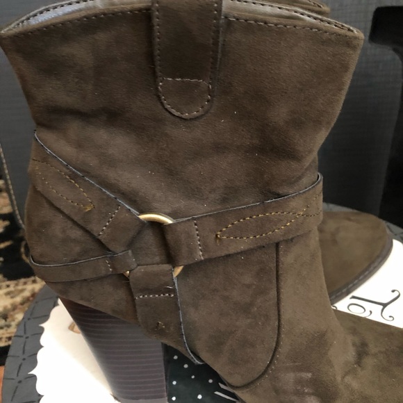 Olive JustFab Western Raney Bootie - Picture 4 of 8